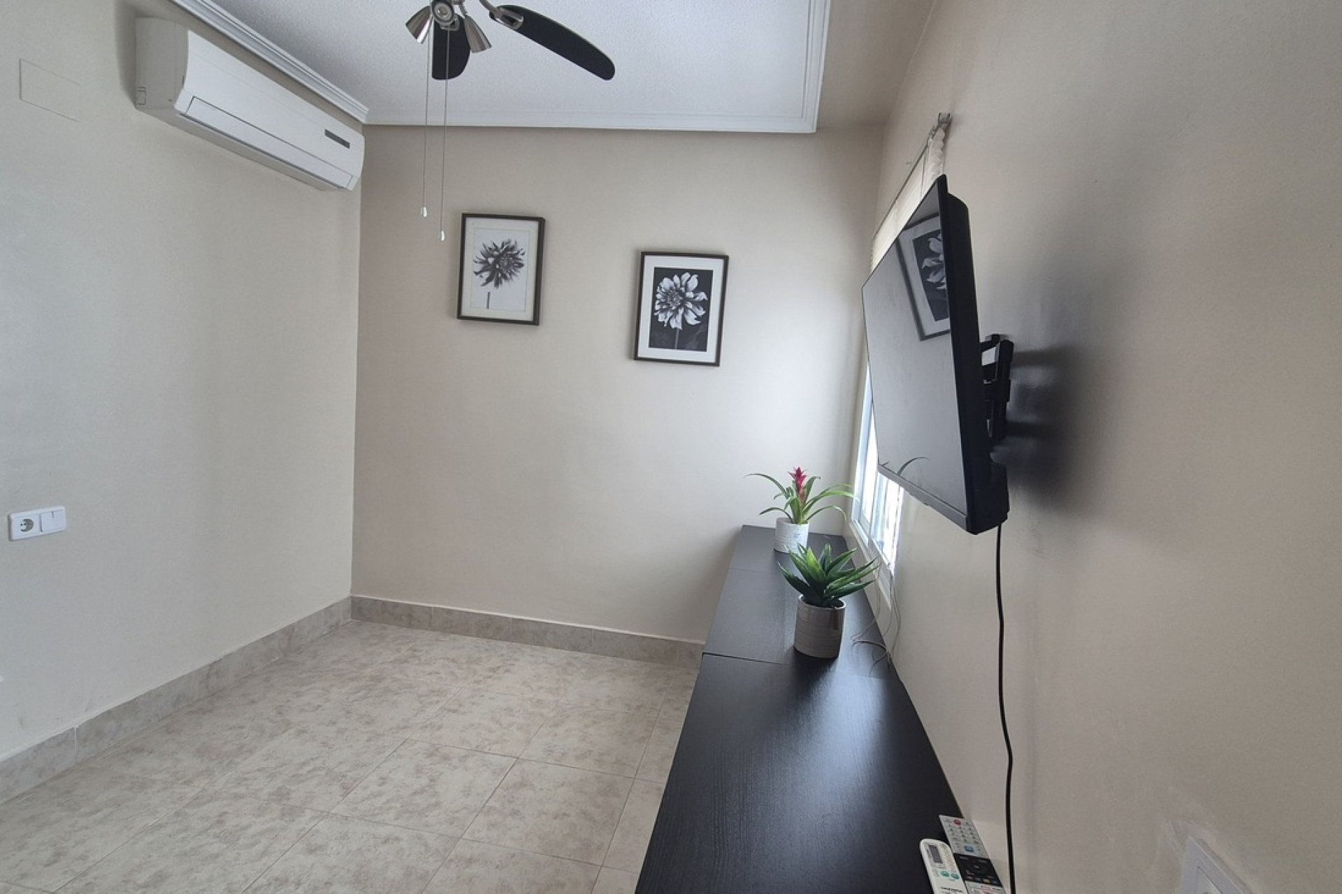 Resale - Villa * - San Miguel de Salinas *
