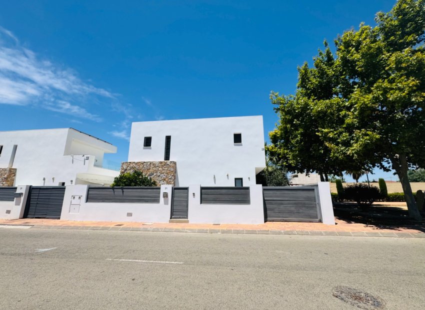 Resale - Villa * - San Pedro del Pinatar * - Lo Pagan *