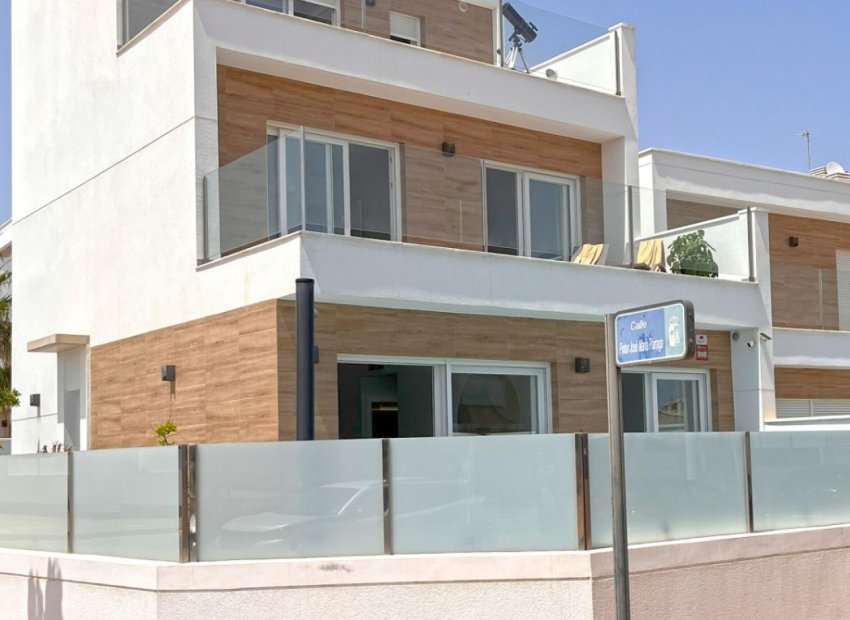 Resale - Villa * - San Pedro del Pinatar * - San Pedro Del Pinatar *