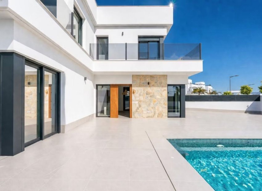 Resale - Villa * - Santa Rosalia *