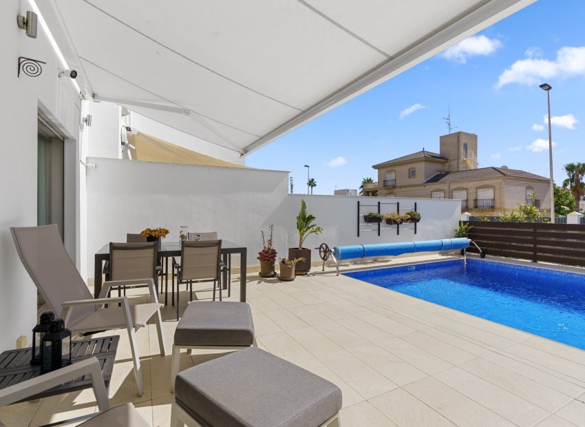 Resale - Villa - Torrevieja - Aguas Nuevas