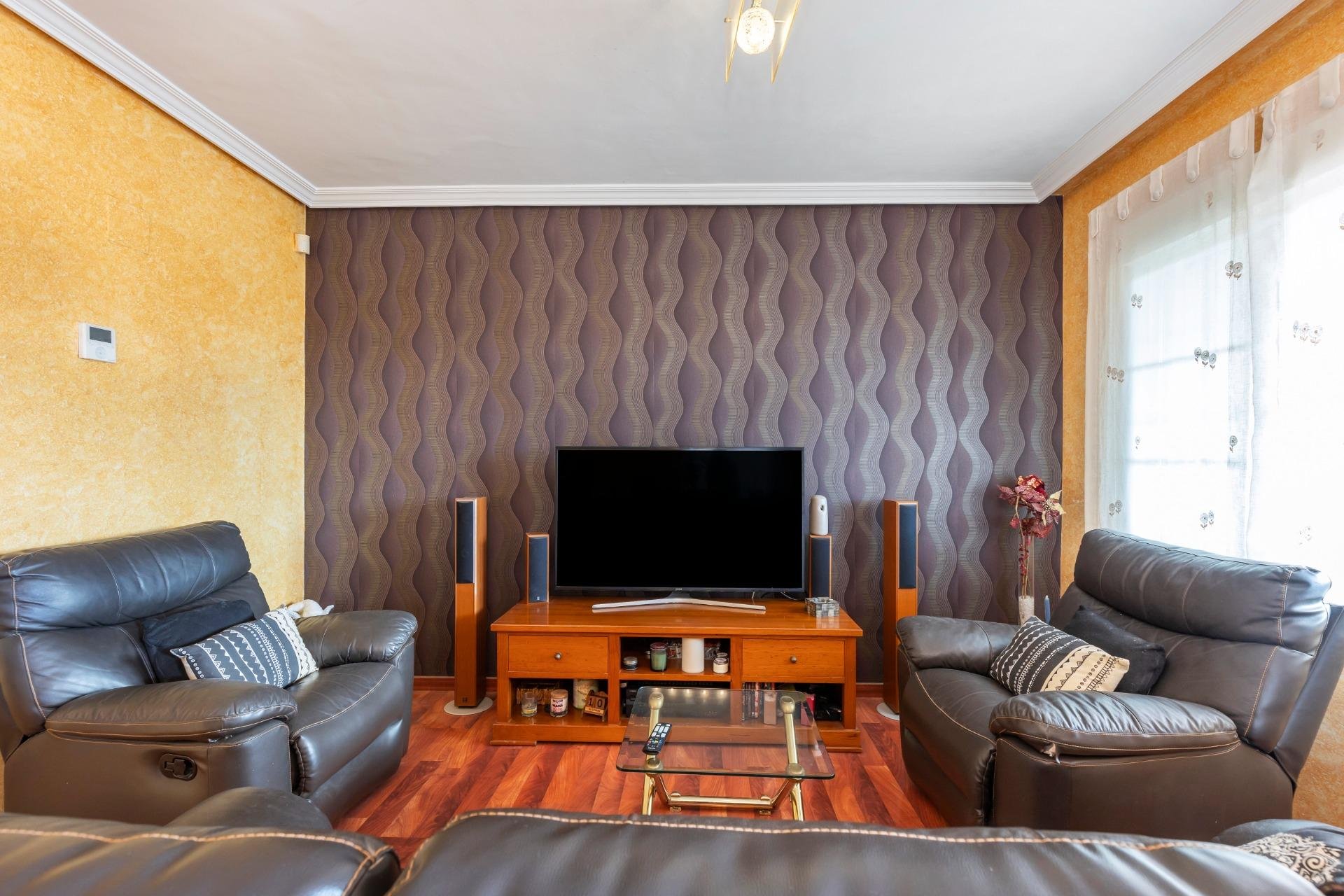 Resale - Villa * - Torrevieja - Aguas Nuevas *