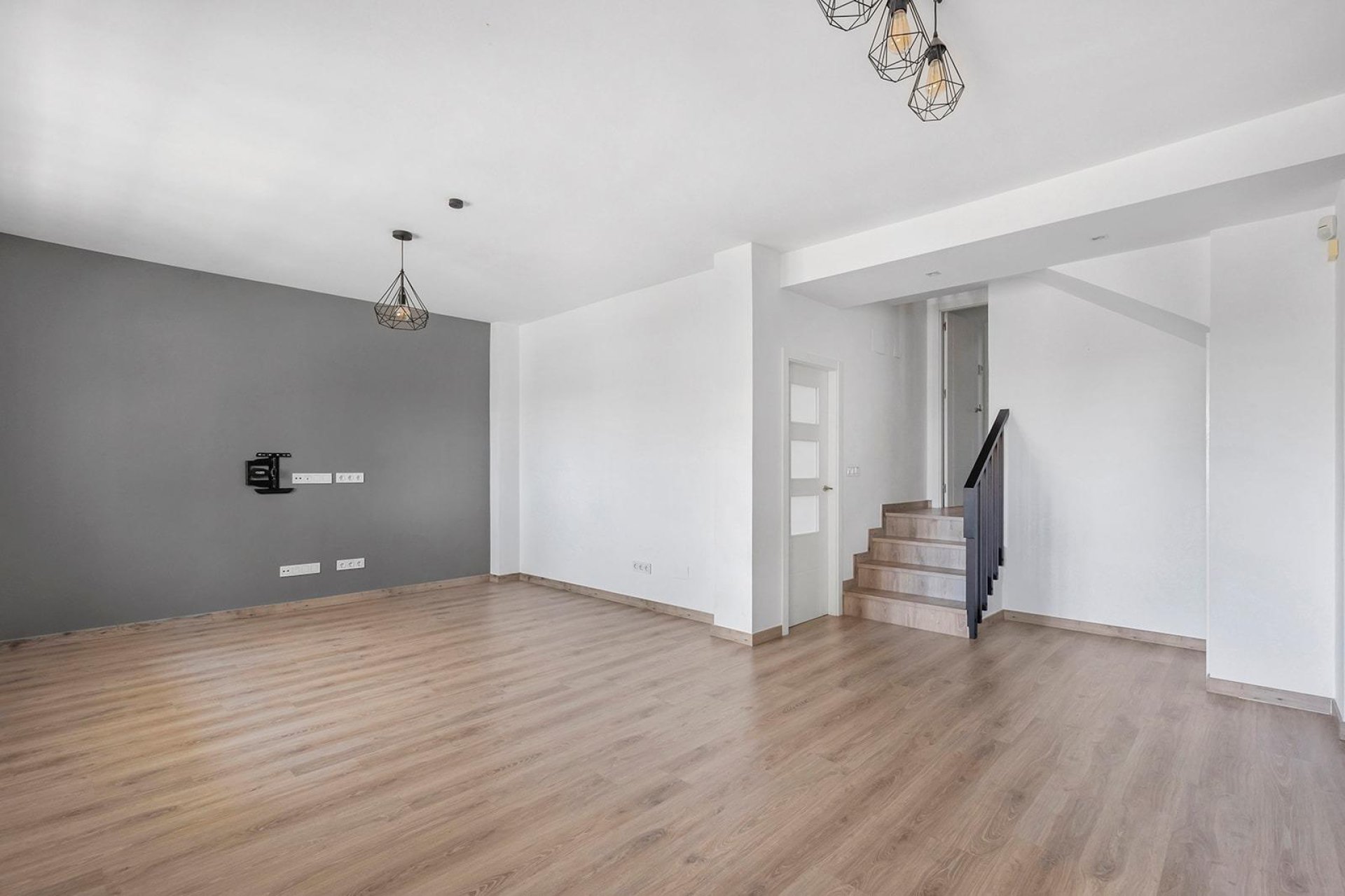 Resale - Villa * - Torrevieja - Aguas Nuevas *