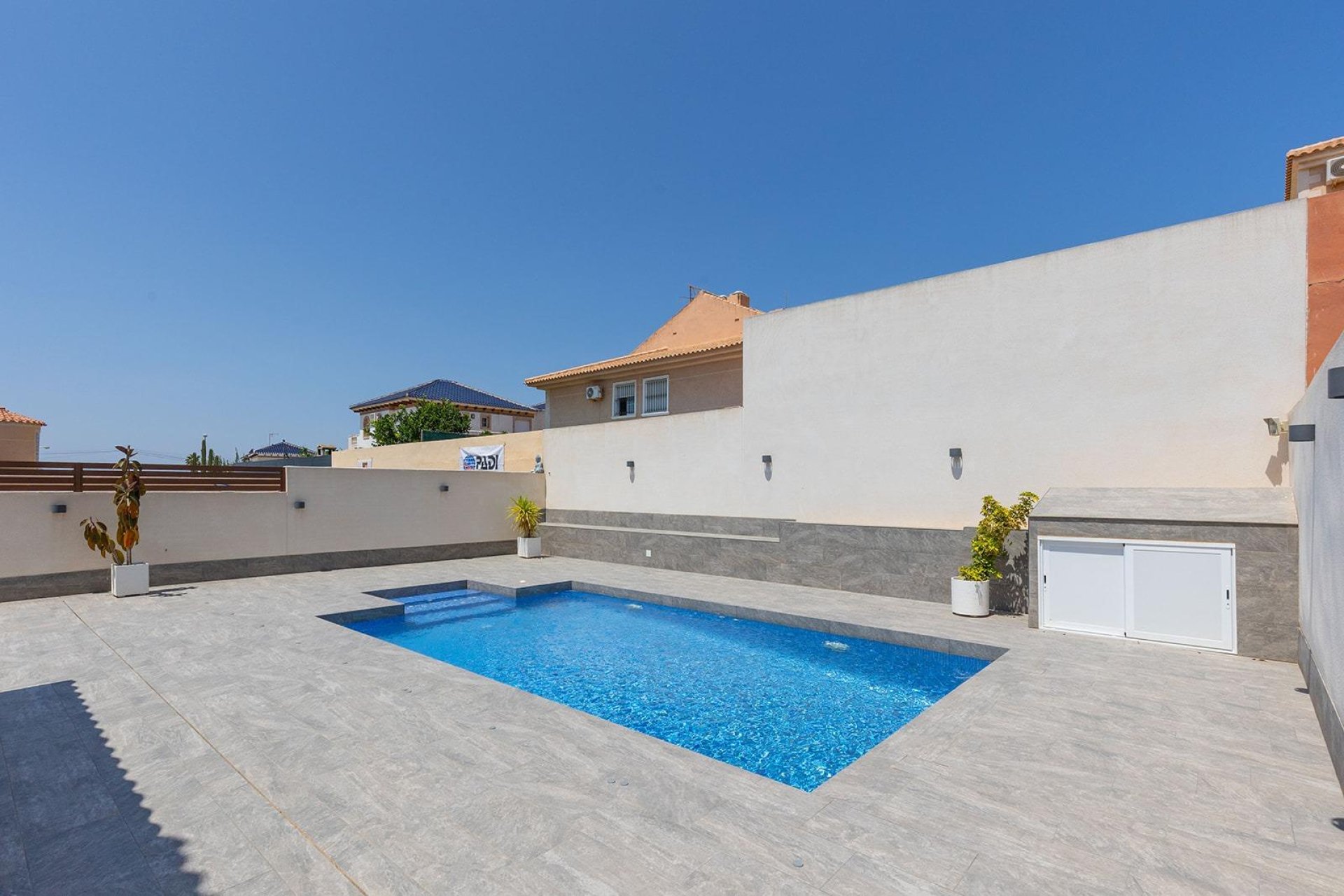 Resale - Villa * - Torrevieja - Aguas Nuevas *