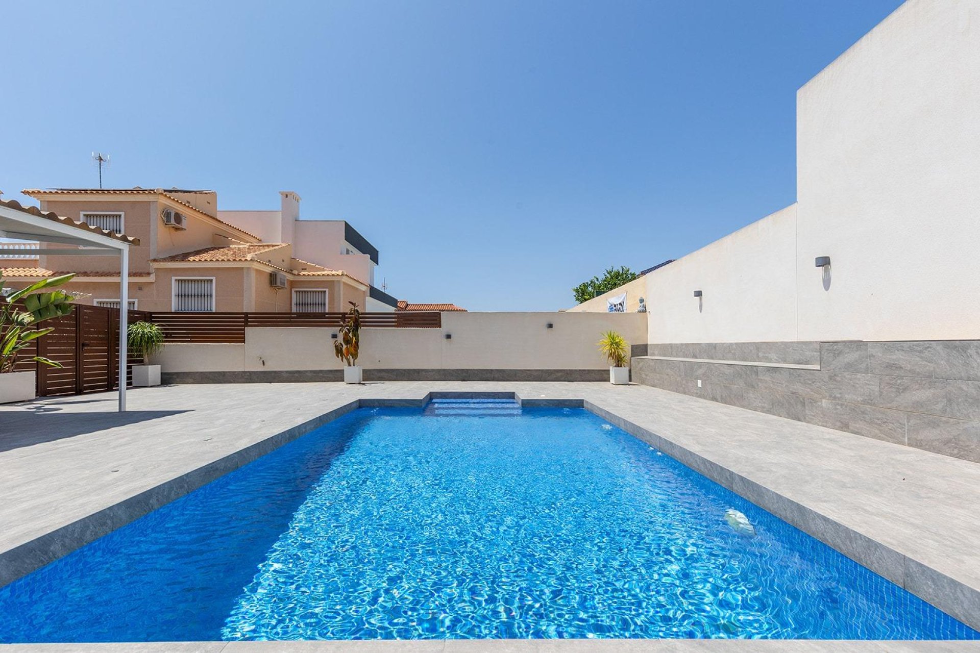 Resale - Villa * - Torrevieja - Aguas Nuevas *