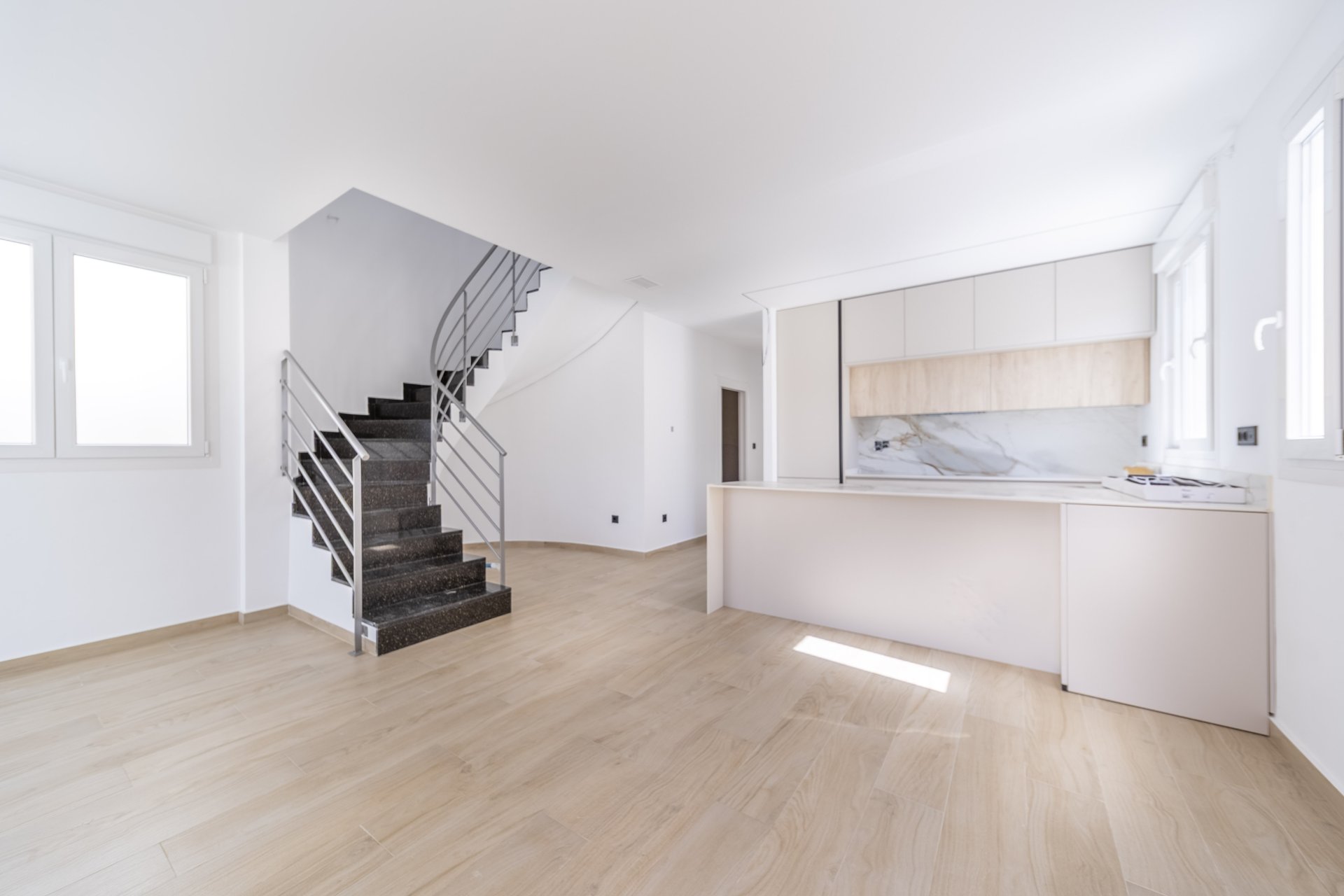 Resale - Villa * - Torrevieja - Aguas Nuevas *