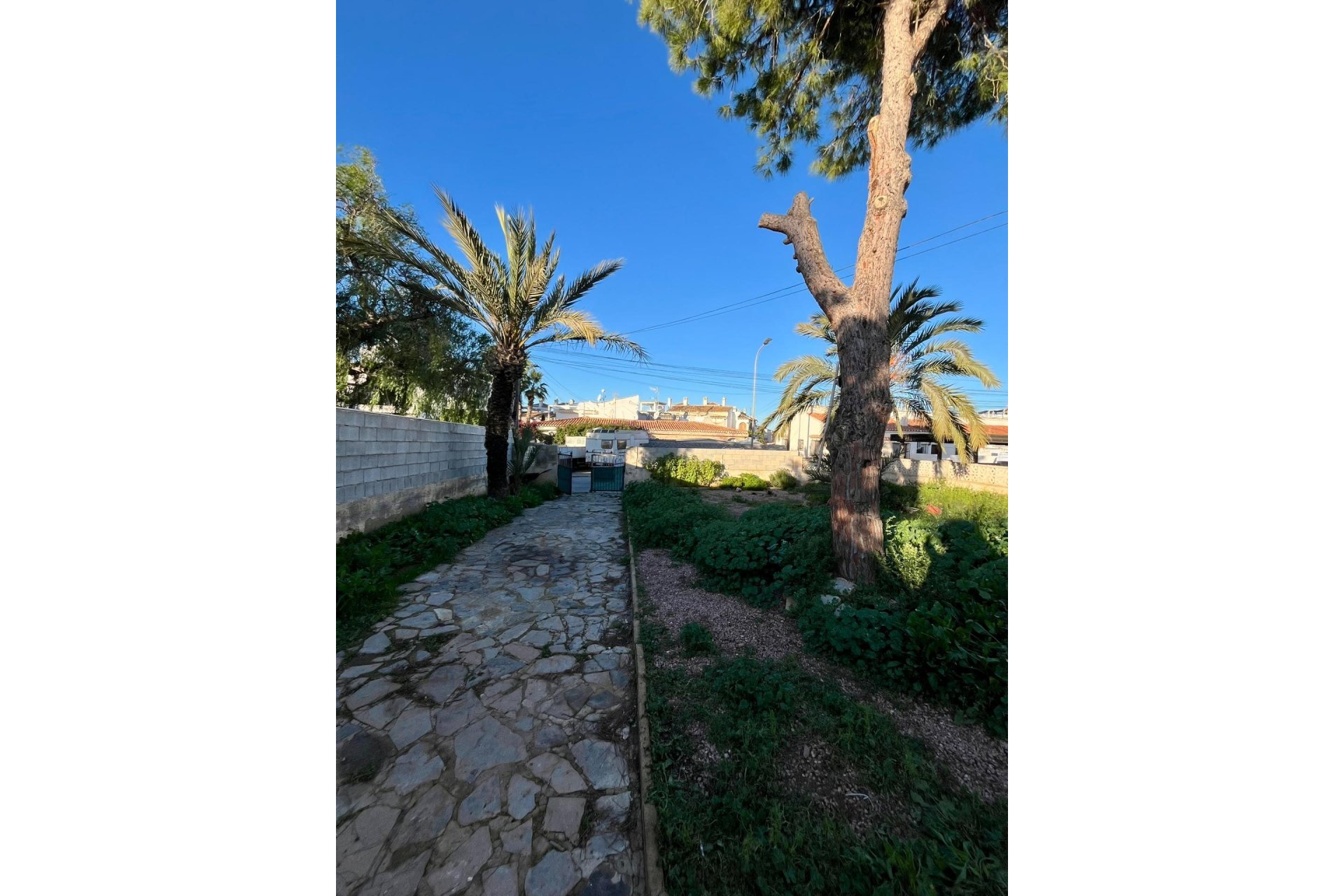 Resale - Villa * - Torrevieja * - Aguas Nuevas *