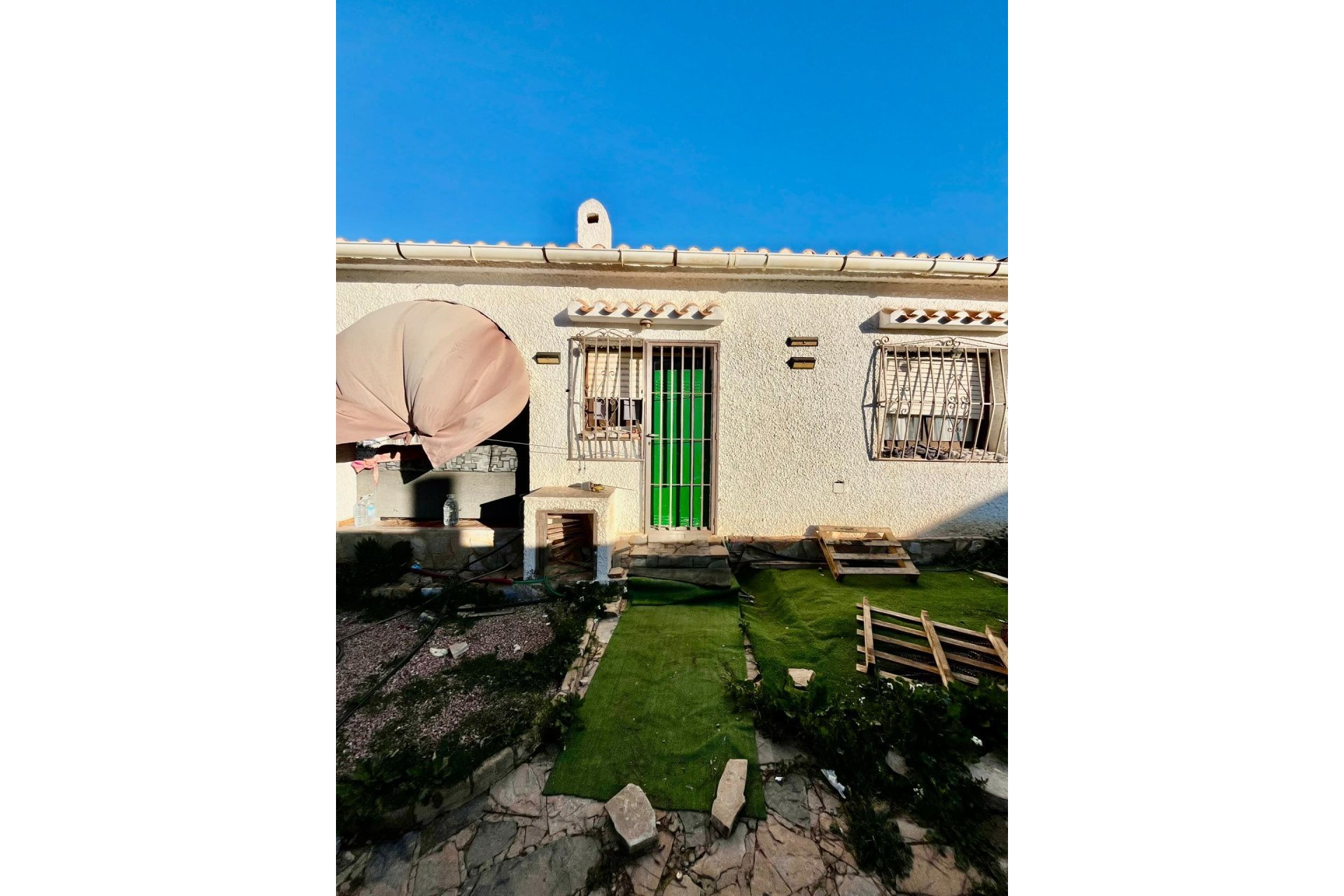 Resale - Villa * - Torrevieja * - Aguas Nuevas *
