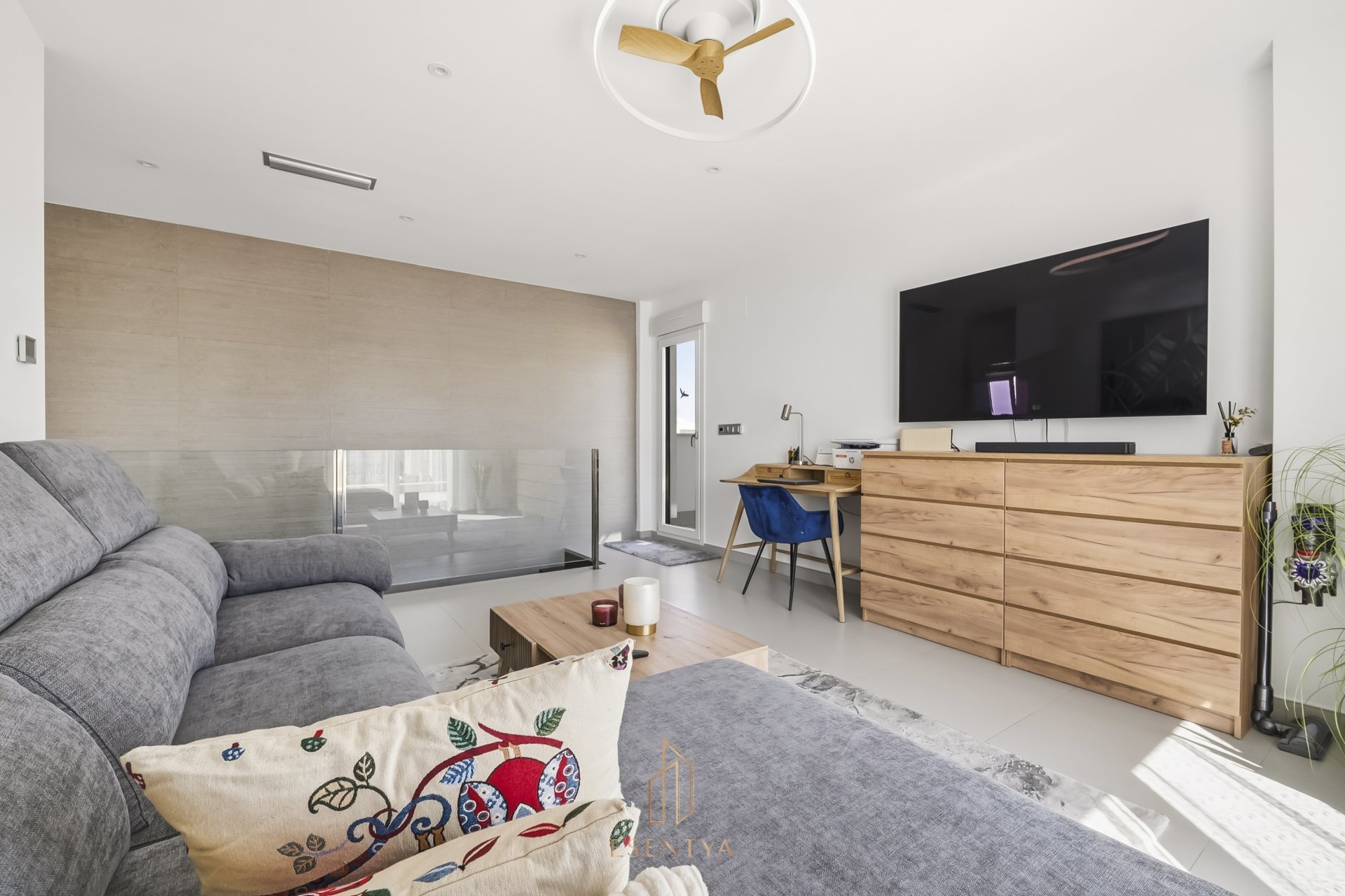 Resale - Villa * - Torrevieja * - Aguas Nuevas *
