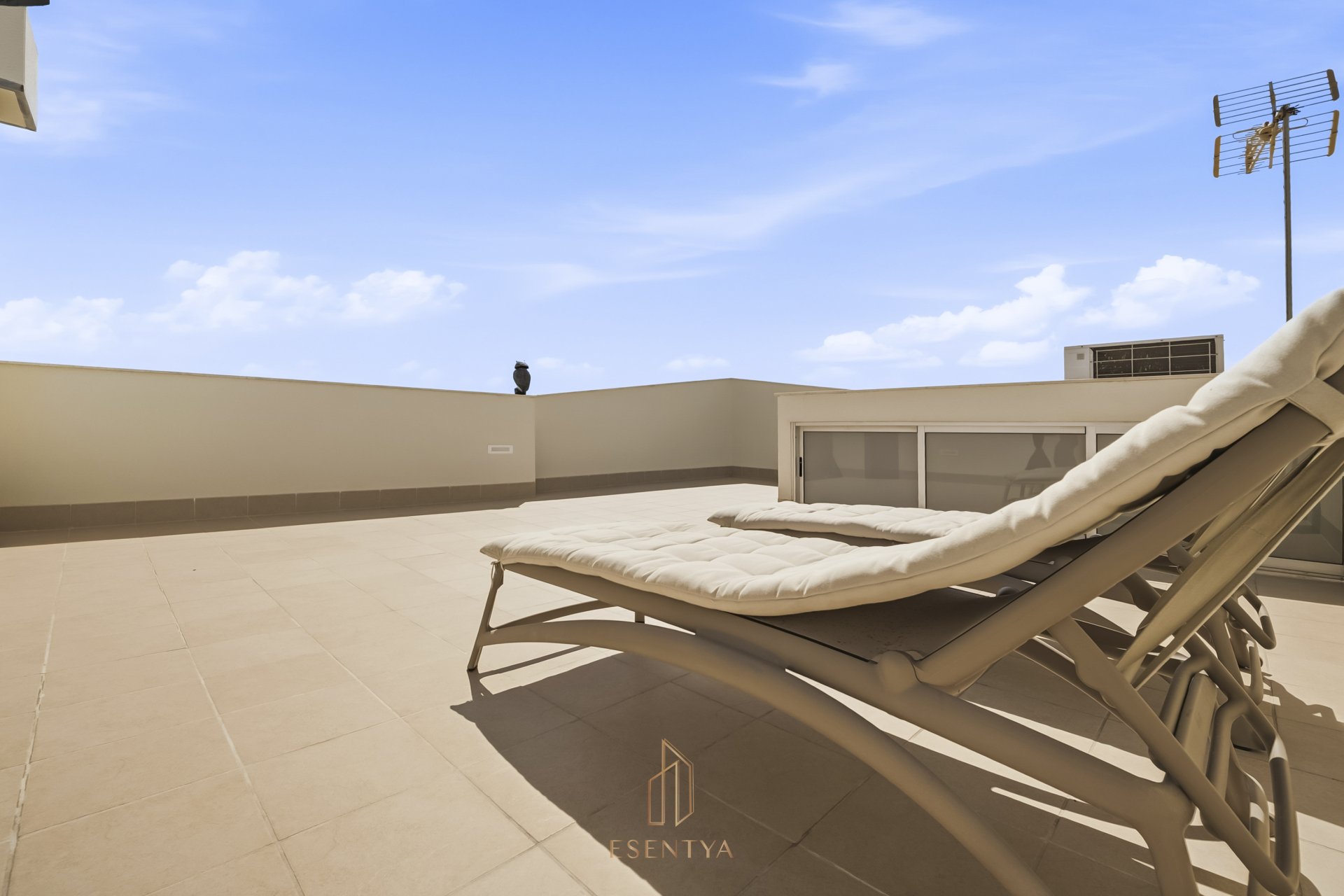 Resale - Villa * - Torrevieja * - Aguas Nuevas *