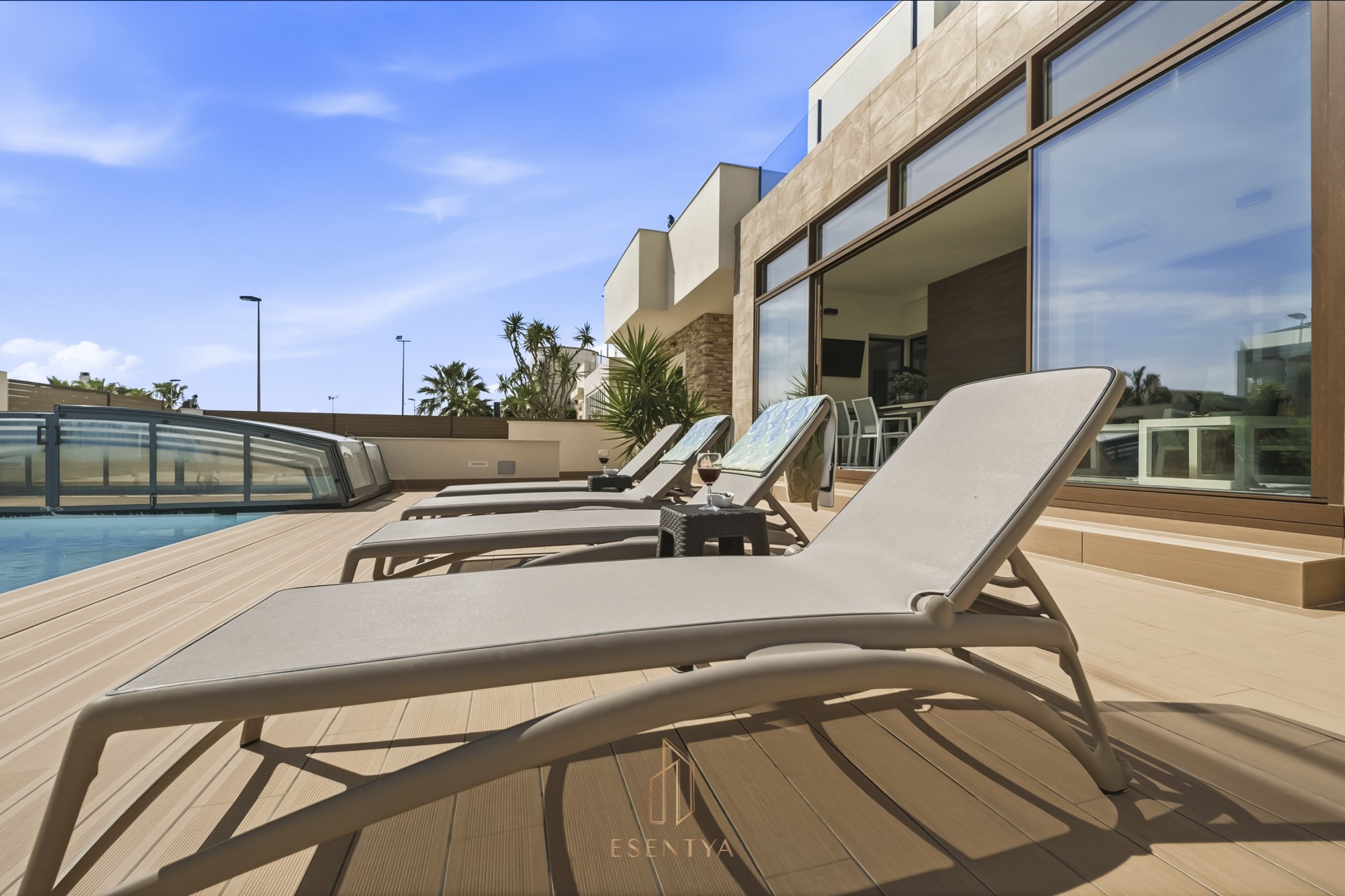 Resale - Villa * - Torrevieja * - Aguas Nuevas *