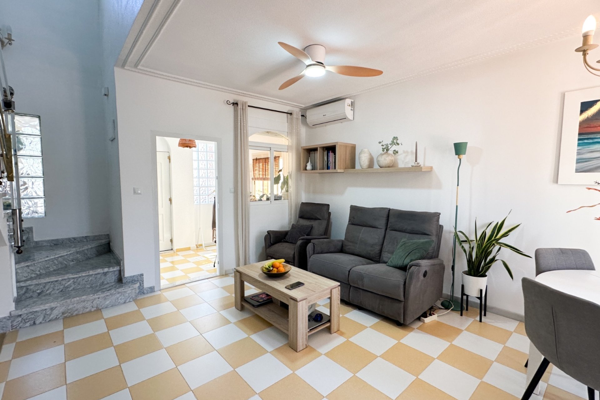 Resale - Villa * - Torrevieja * - Aguas Nuevas *
