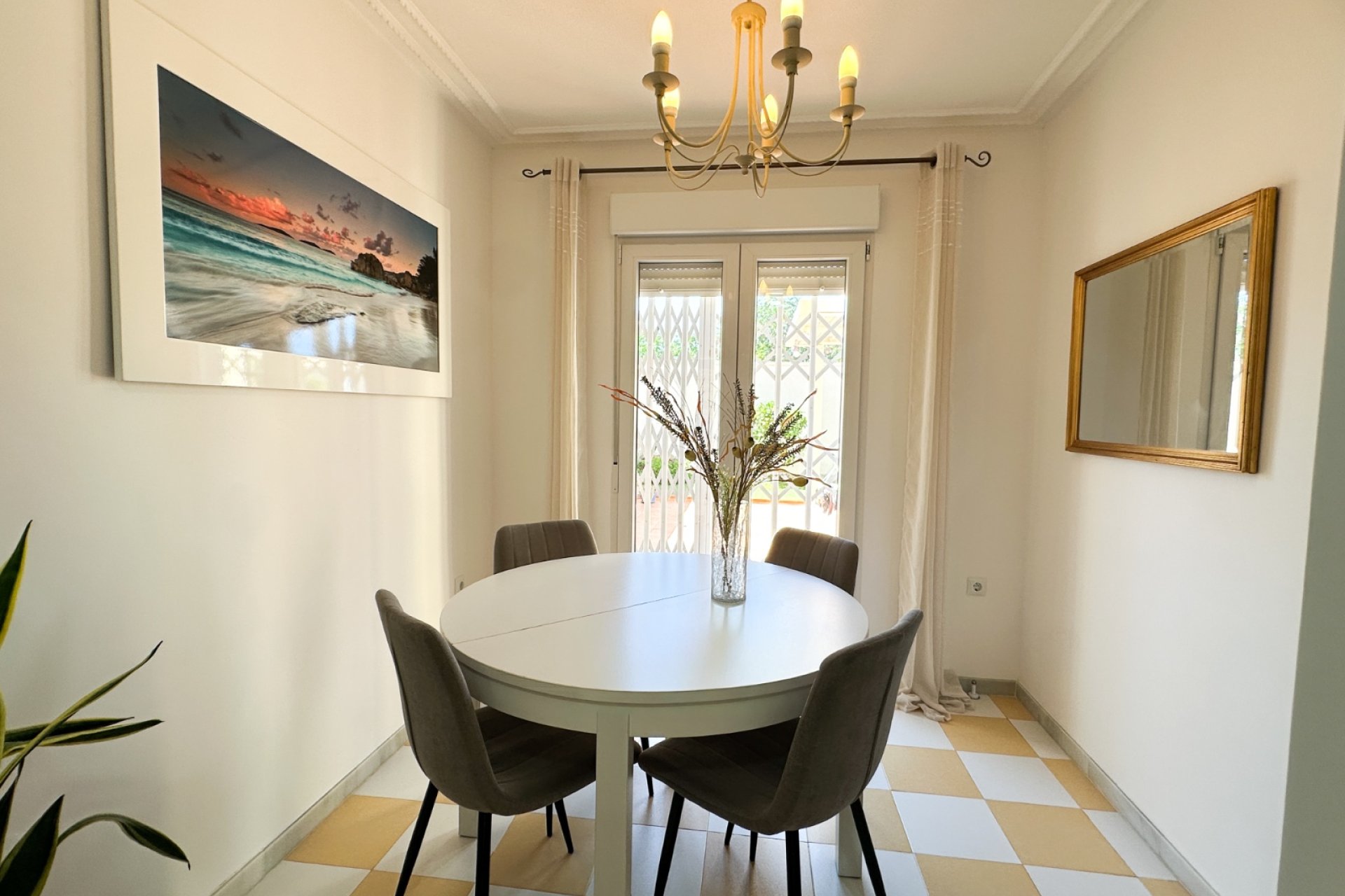 Resale - Villa * - Torrevieja * - Aguas Nuevas *