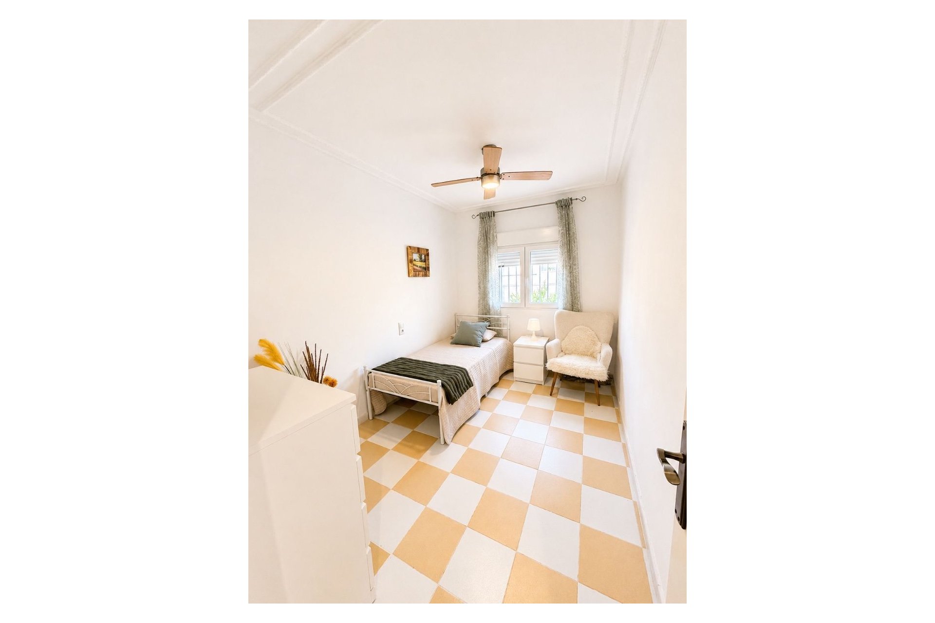 Resale - Villa * - Torrevieja * - Aguas Nuevas *