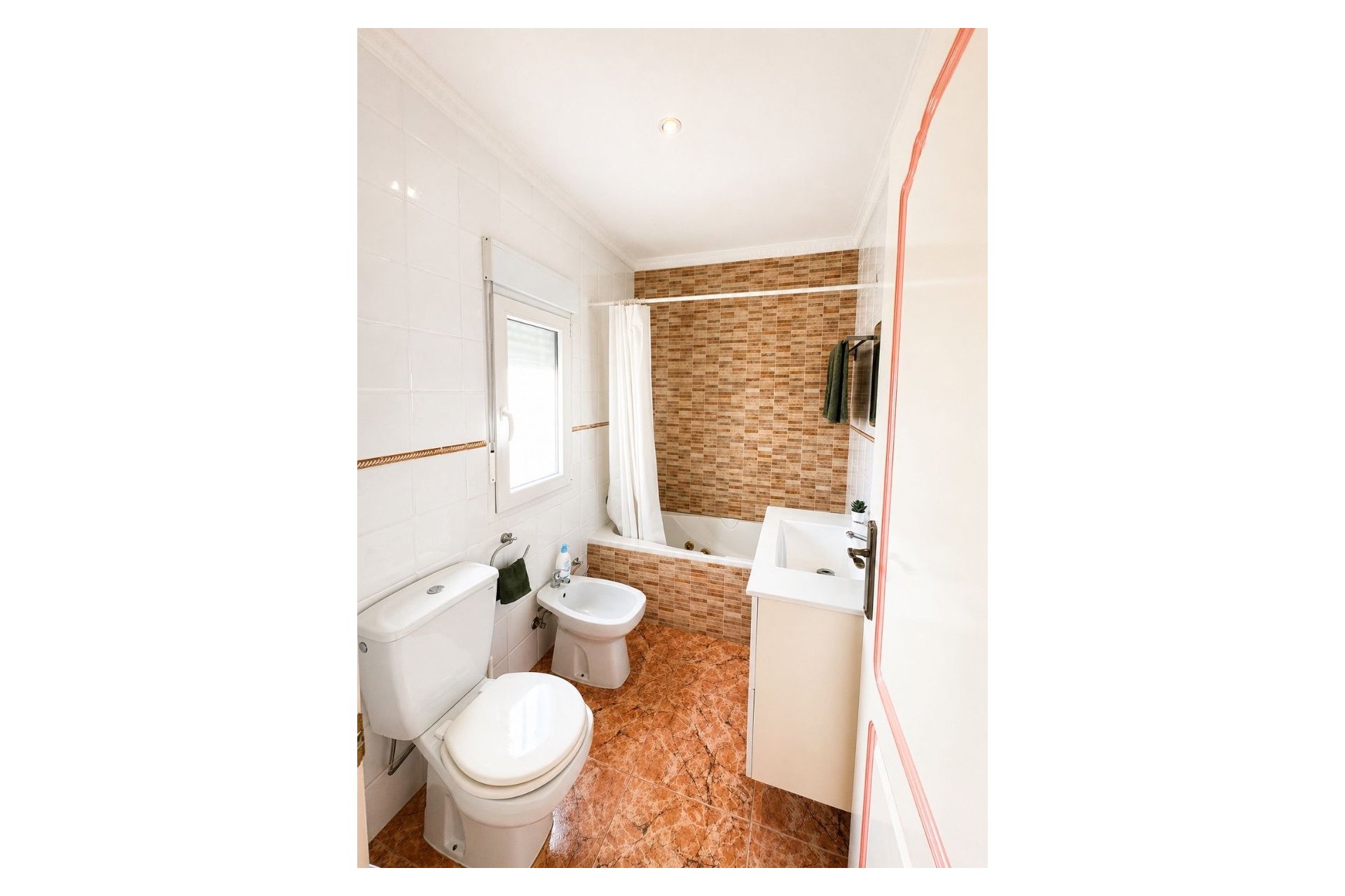 Resale - Villa * - Torrevieja * - Aguas Nuevas *