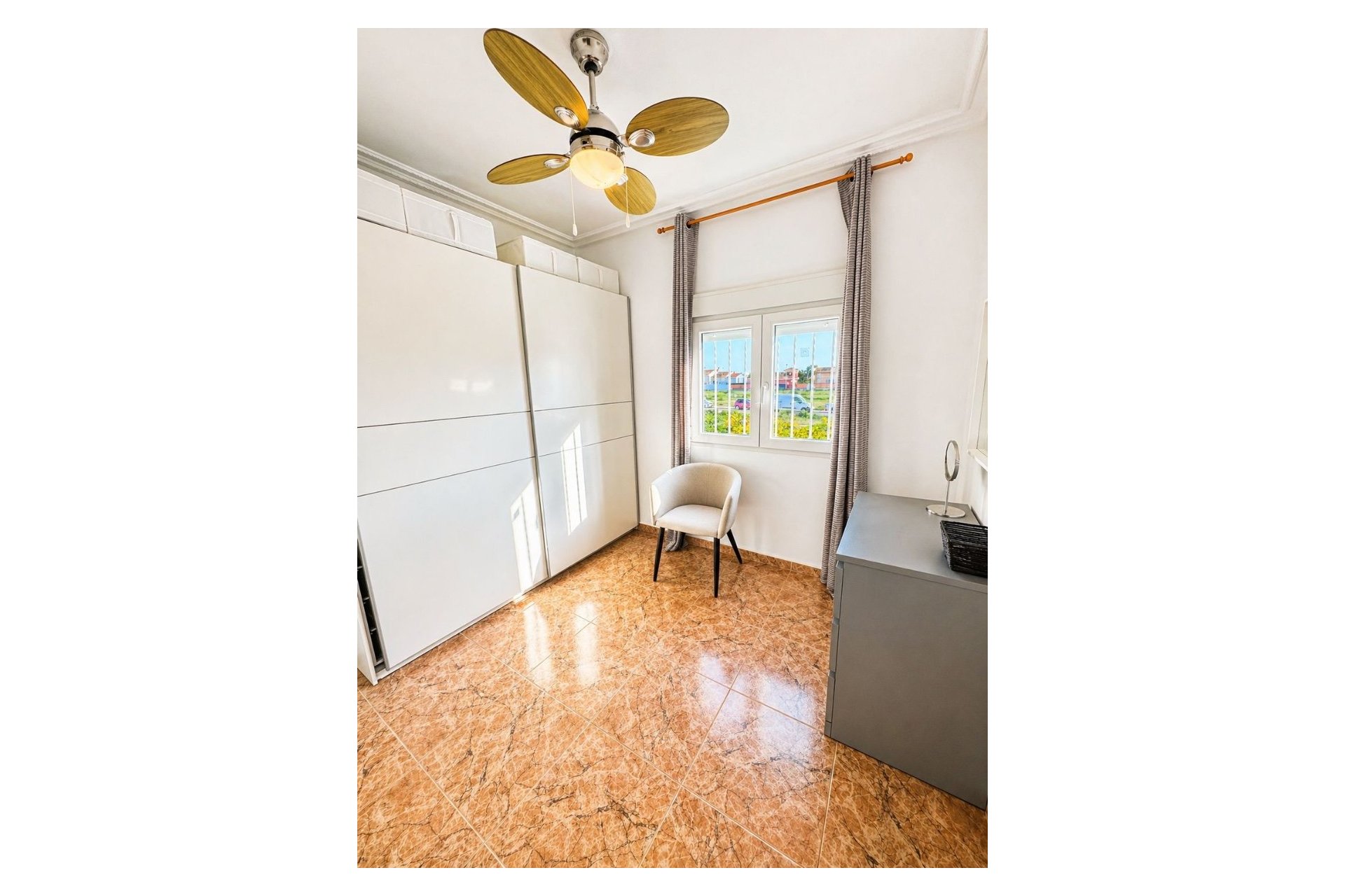 Resale - Villa * - Torrevieja * - Aguas Nuevas *