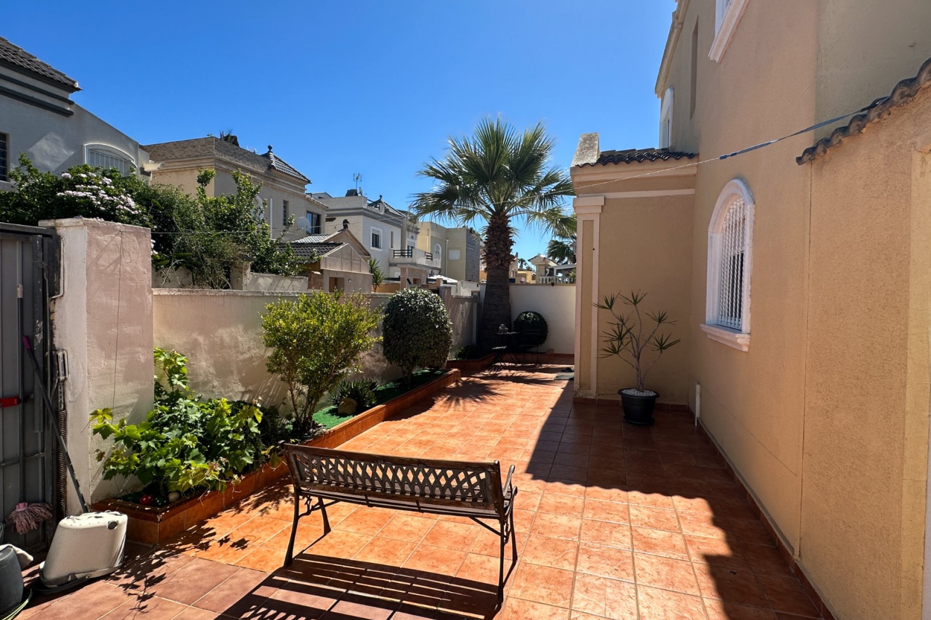 Resale - Villa * - Torrevieja * - Aguas Nuevas *