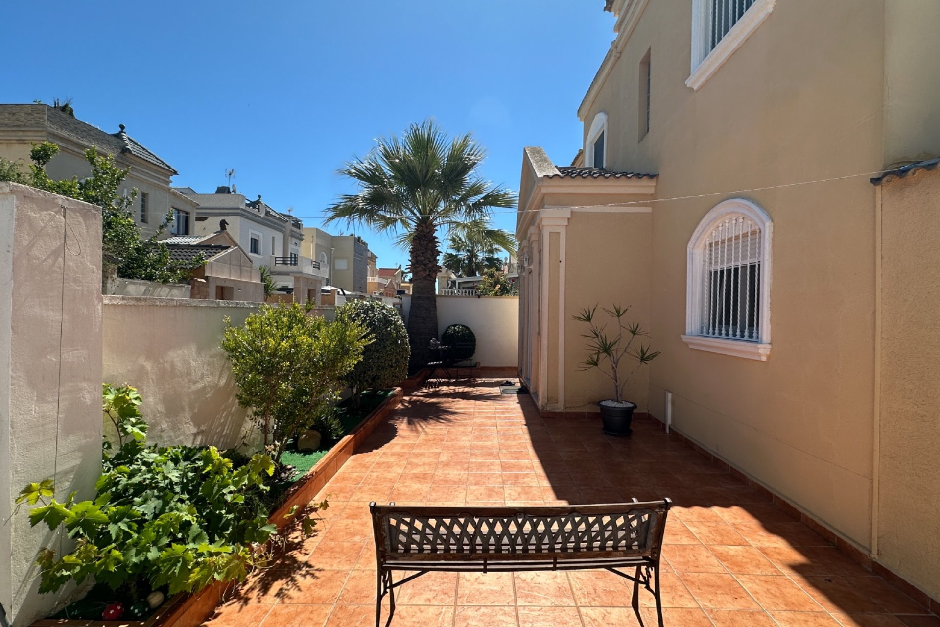 Resale - Villa * - Torrevieja * - Aguas Nuevas *