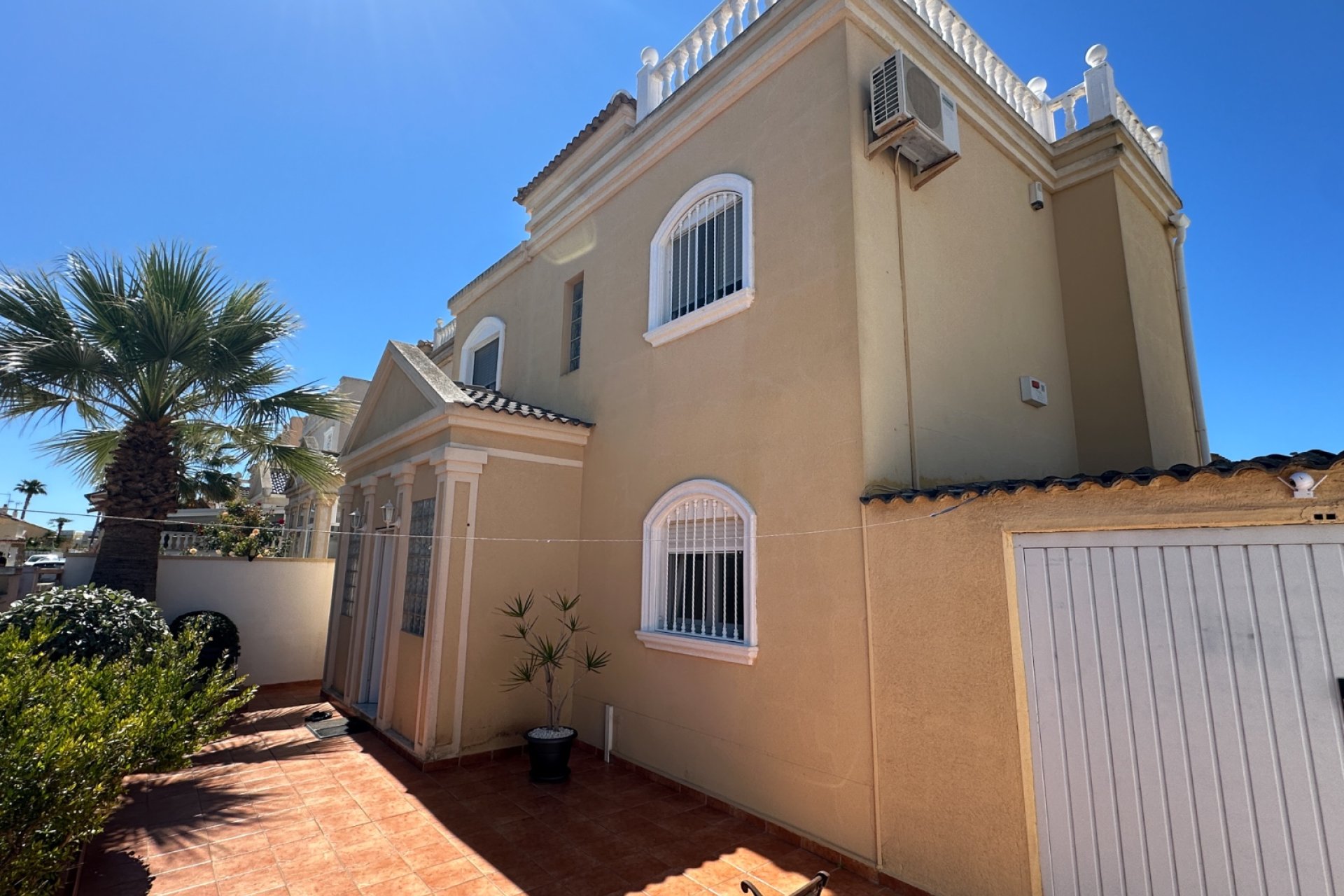 Resale - Villa * - Torrevieja * - Aguas Nuevas *
