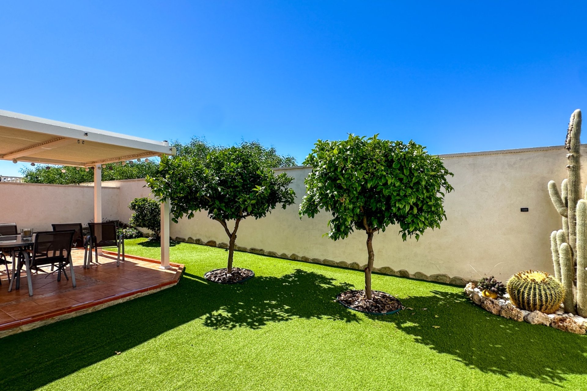Resale - Villa * - Torrevieja * - Aguas Nuevas *