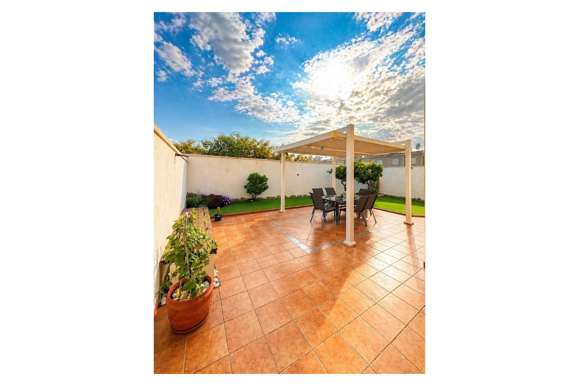 Resale - Villa * - Torrevieja * - Aguas Nuevas *