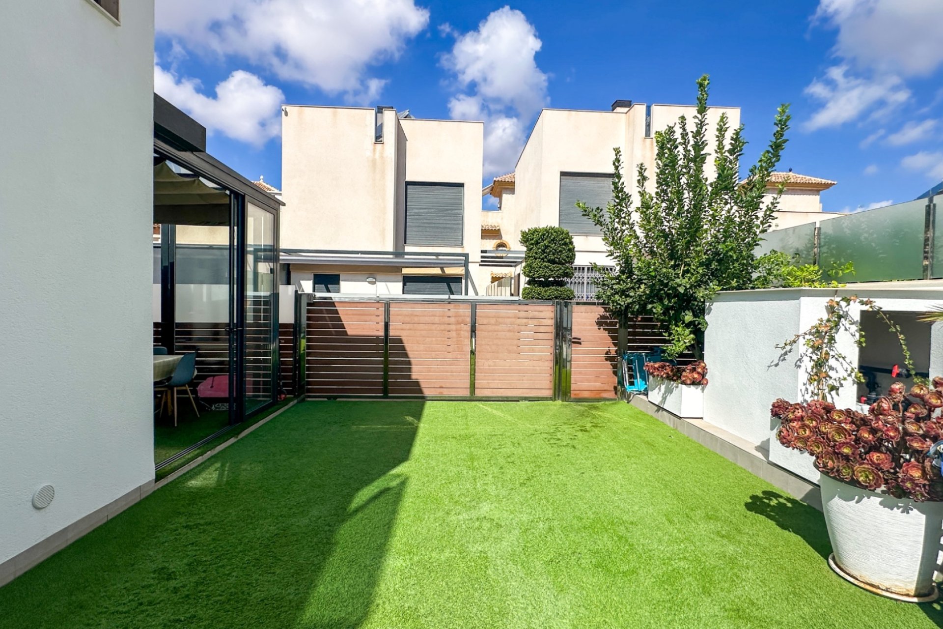 Resale - Villa * - Torrevieja * - Aguas Nuevas *