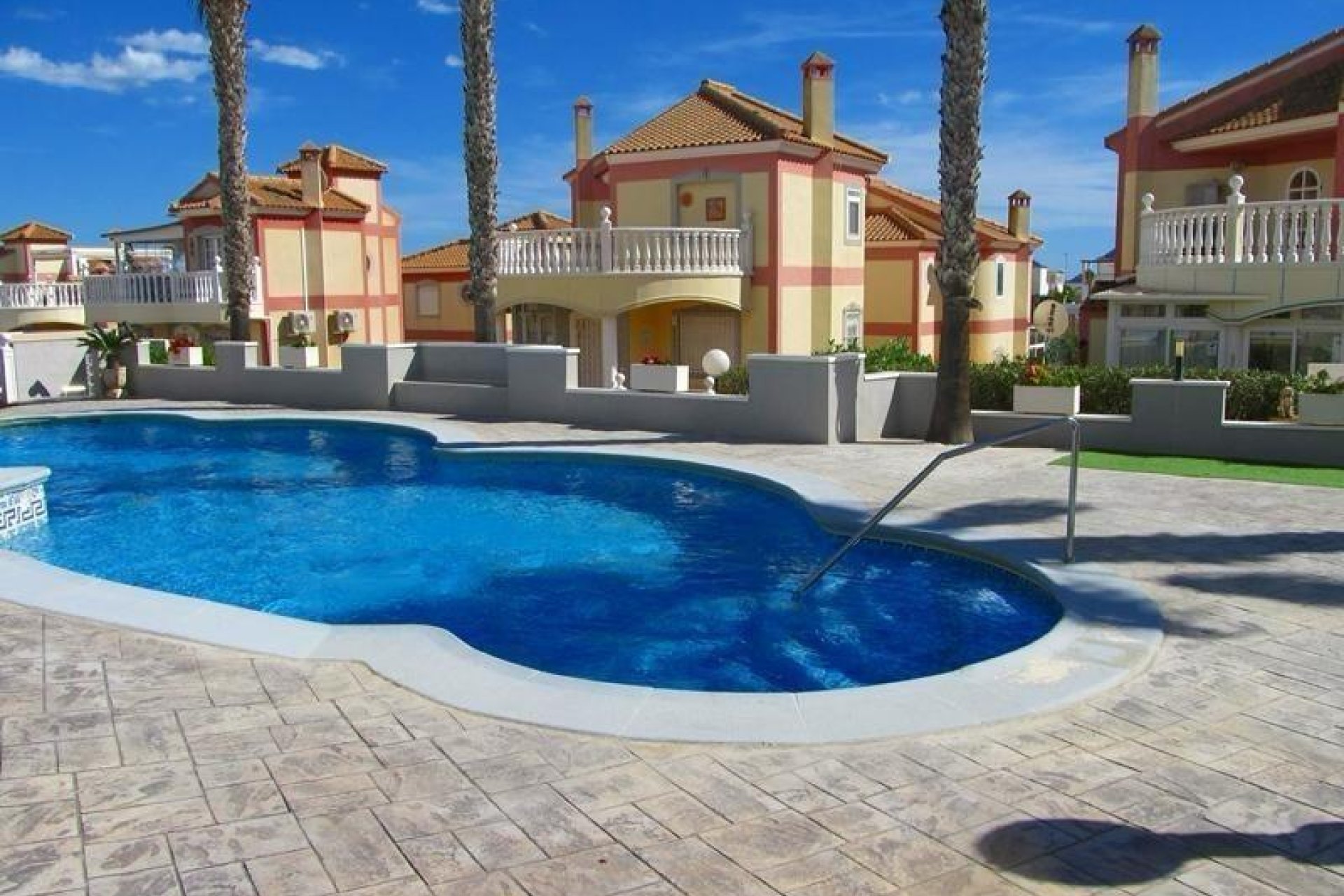 Resale - Villa * - Torrevieja * - Aguas Nuevas *