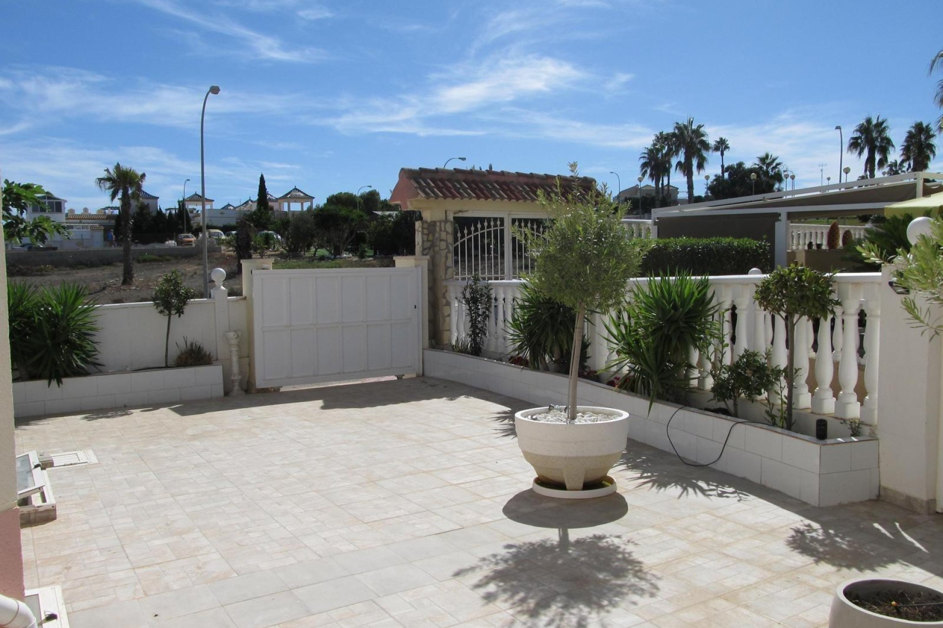 Resale - Villa * - Torrevieja * - Aguas Nuevas *