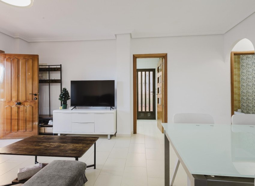 Resale - Villa * - Torrevieja * - Aguas Nuevas *