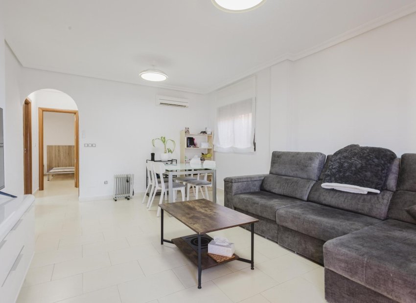 Resale - Villa * - Torrevieja * - Aguas Nuevas *
