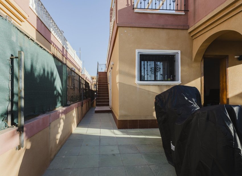 Resale - Villa * - Torrevieja * - Aguas Nuevas *