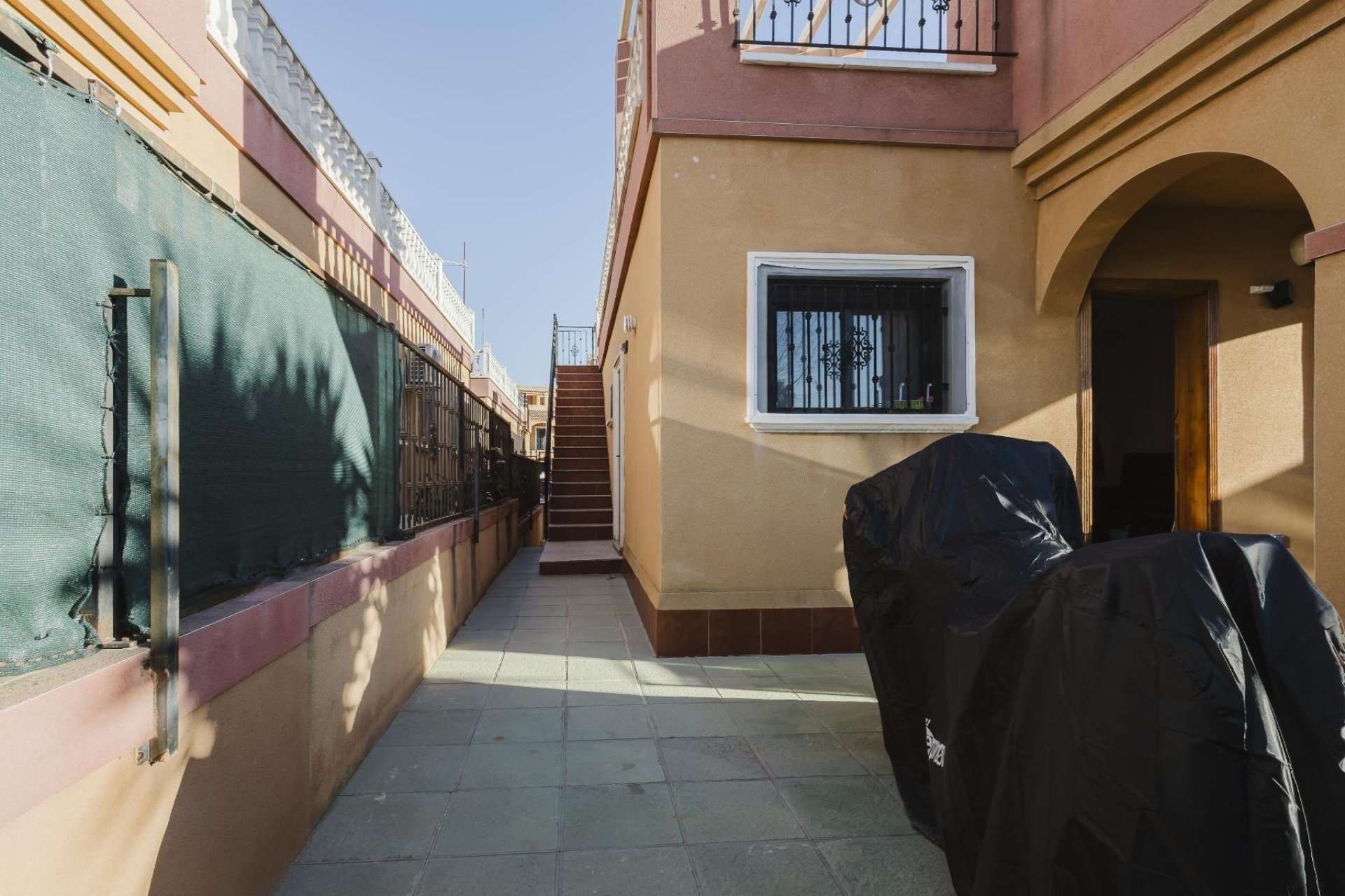 Resale - Villa * - Torrevieja * - Aguas Nuevas *