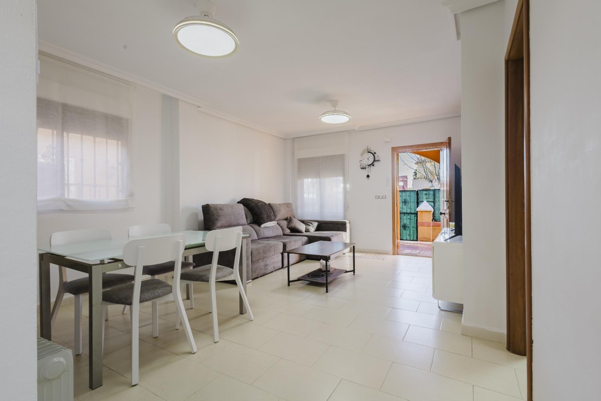 Resale - Villa * - Torrevieja * - Aguas Nuevas *