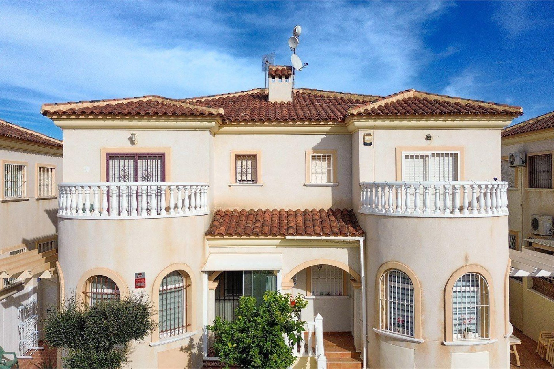 Resale - Villa * - Torrevieja * - Aguas Nuevas *
