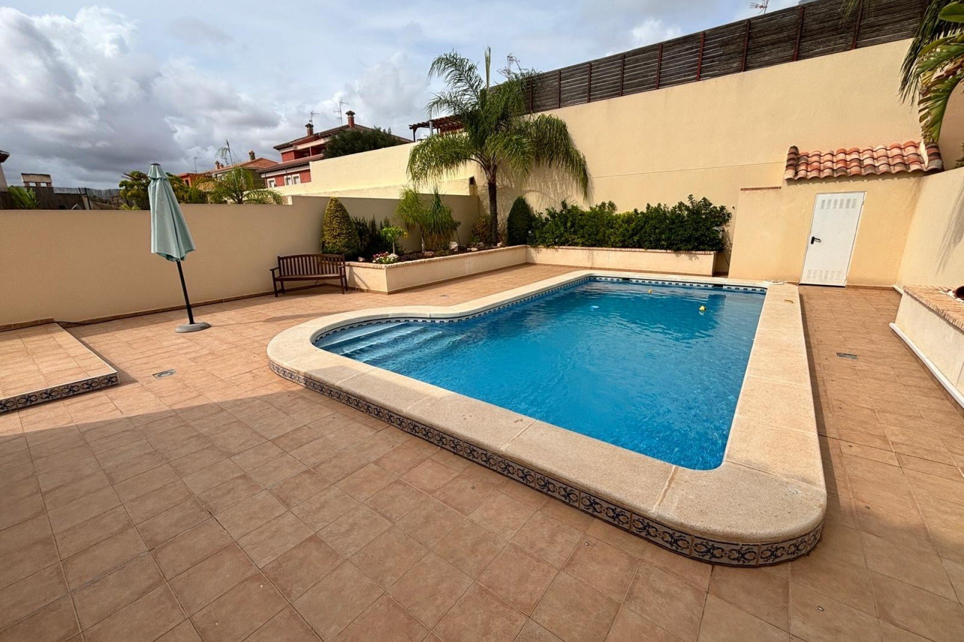 Resale - Villa - Torrevieja Centro - Torrevieja