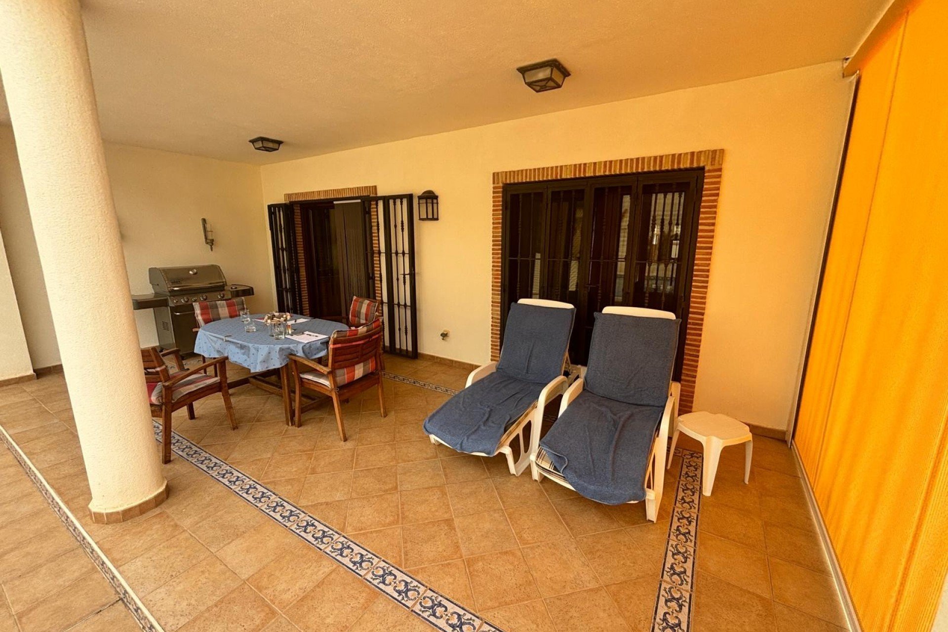 Resale - Villa - Torrevieja Centro - Torrevieja