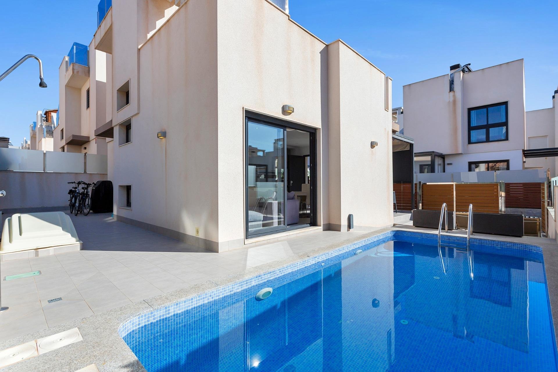 Resale - Villa * - Torrevieja - Costa Blanca