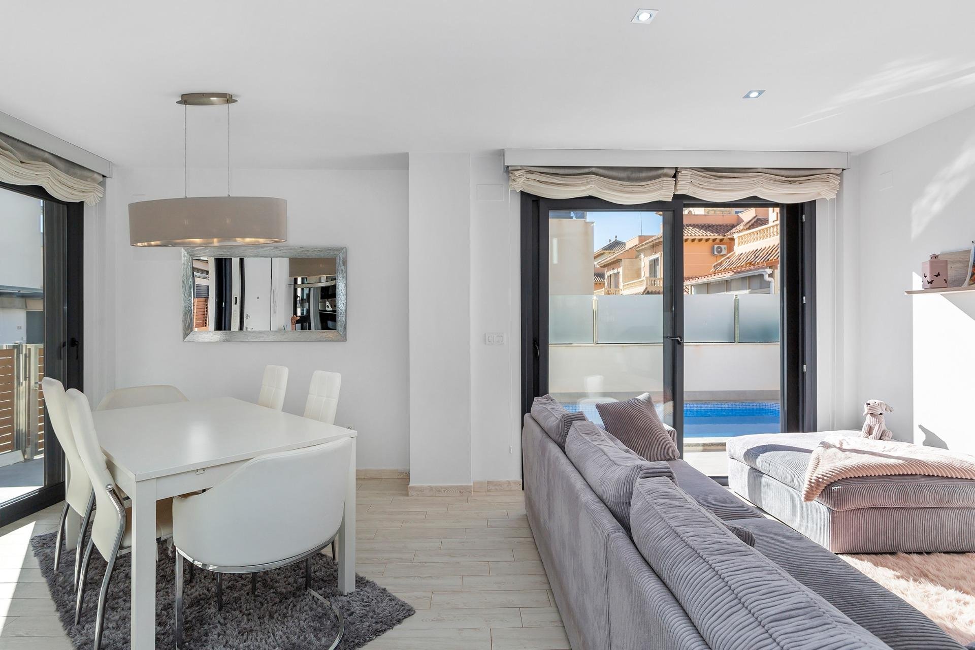 Resale - Villa * - Torrevieja - Costa Blanca