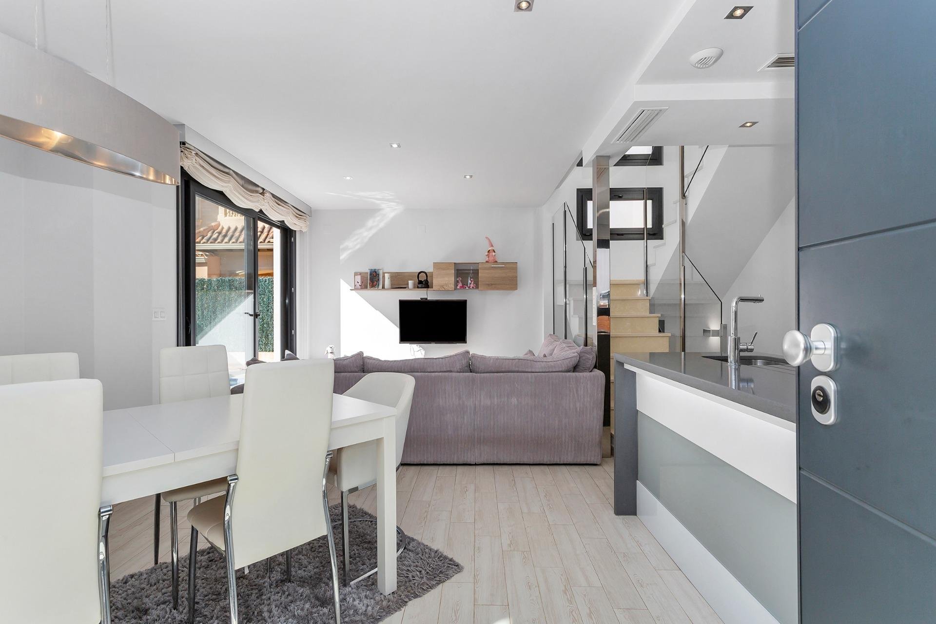 Resale - Villa * - Torrevieja - Costa Blanca