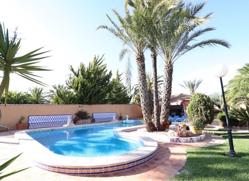 Resale - Villa - Torrevieja - El Chaparral