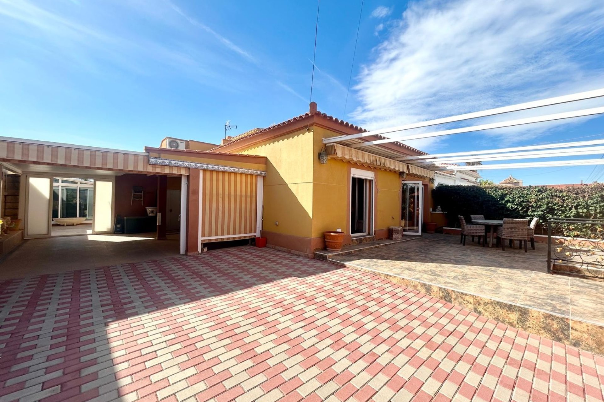 Resale - Villa - Torrevieja - El Chaparral