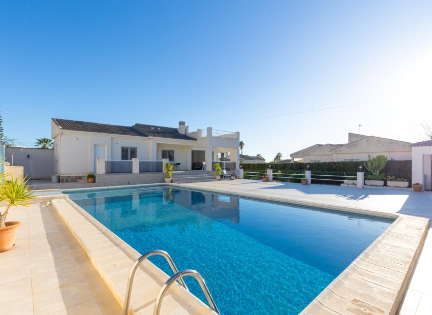 Resale - Villa - Torrevieja - El Chaparral