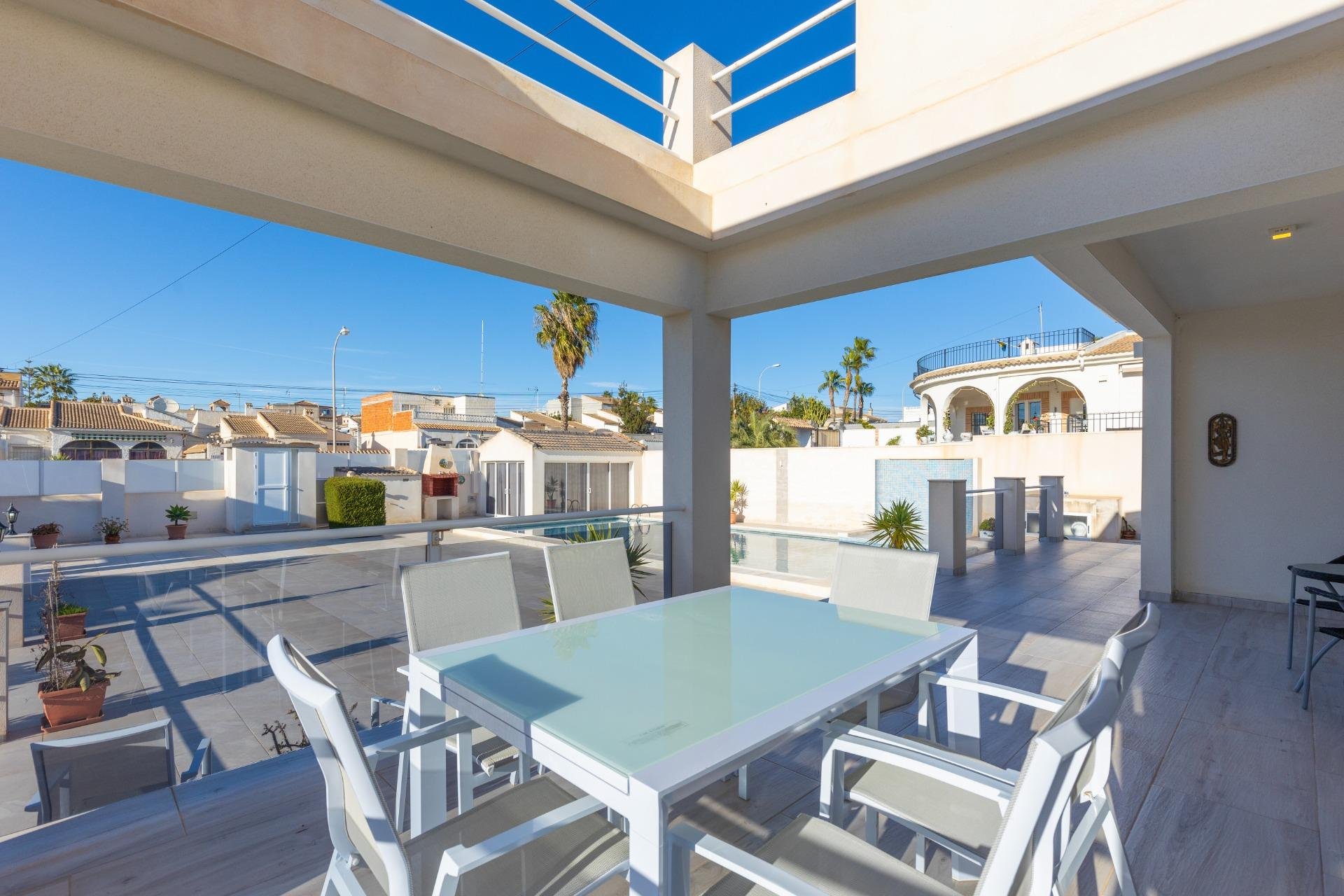 Resale - Villa - Torrevieja - El Chaparral