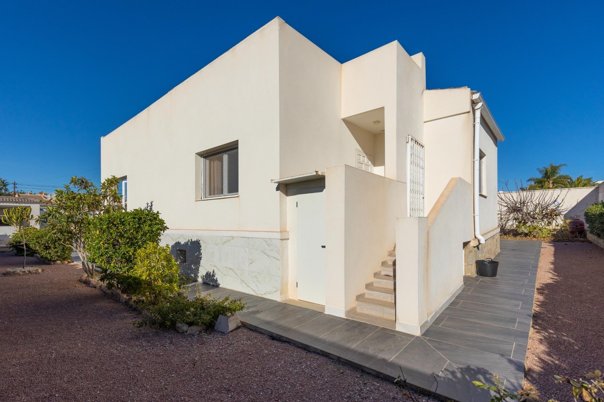 Resale - Villa - Torrevieja - El Chaparral