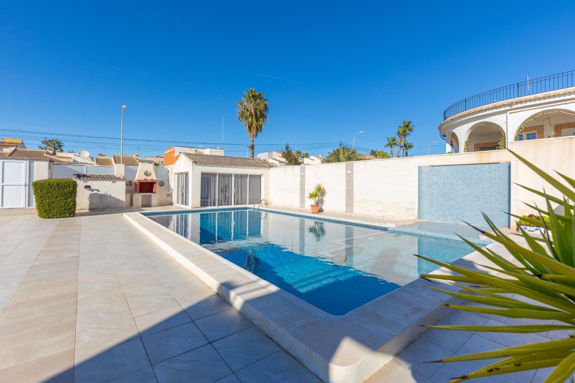 Resale - Villa - Torrevieja - El Chaparral