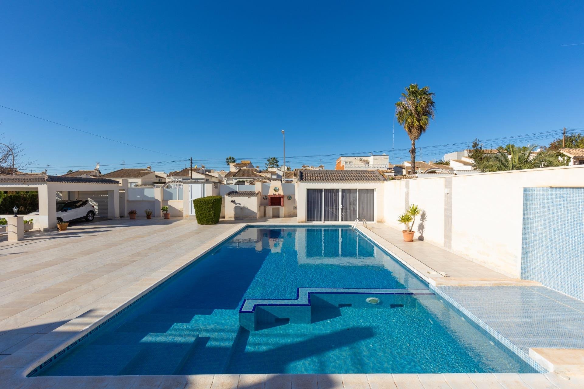 Resale - Villa - Torrevieja - El Chaparral