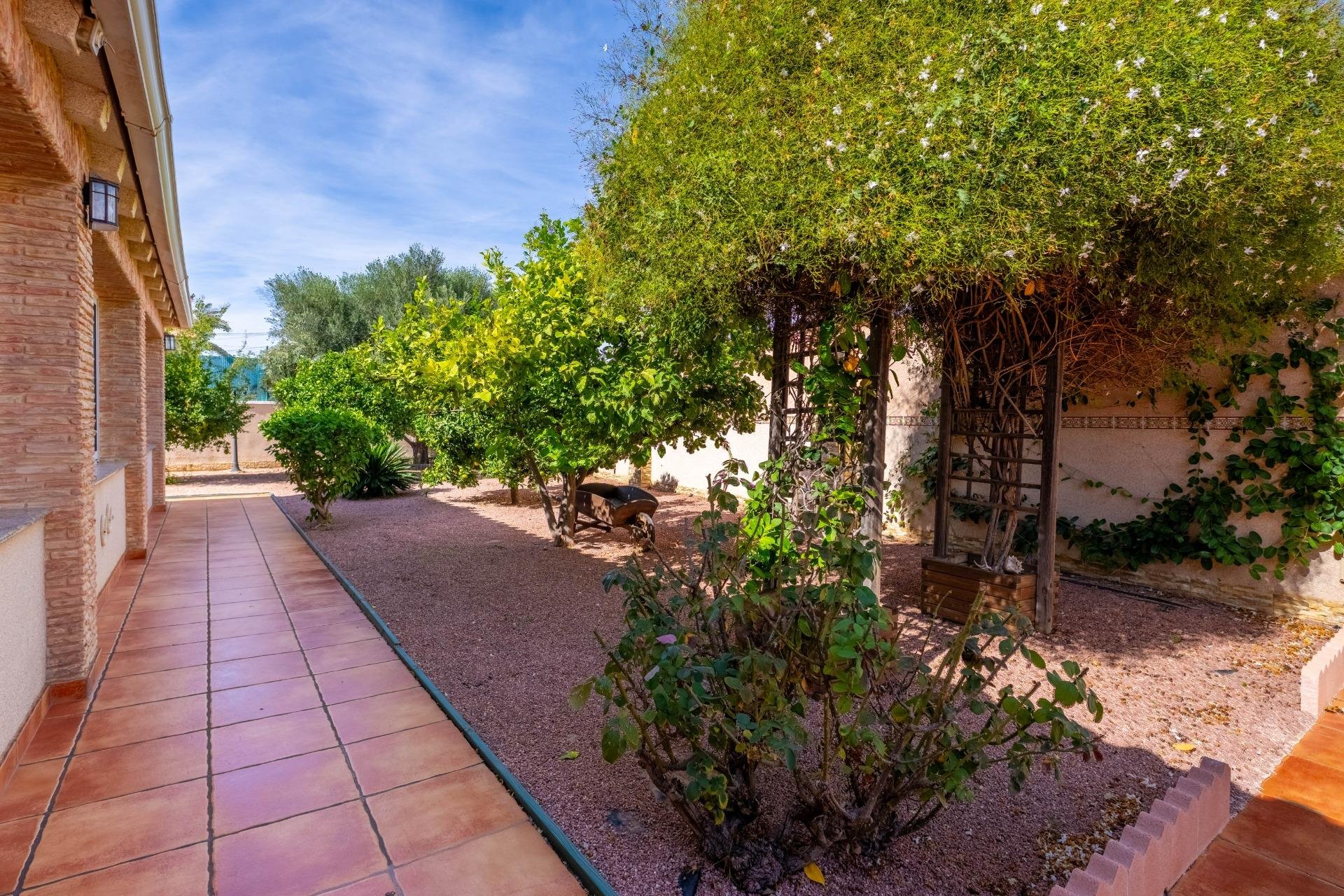 Resale - Villa * - Torrevieja - El chaparral *