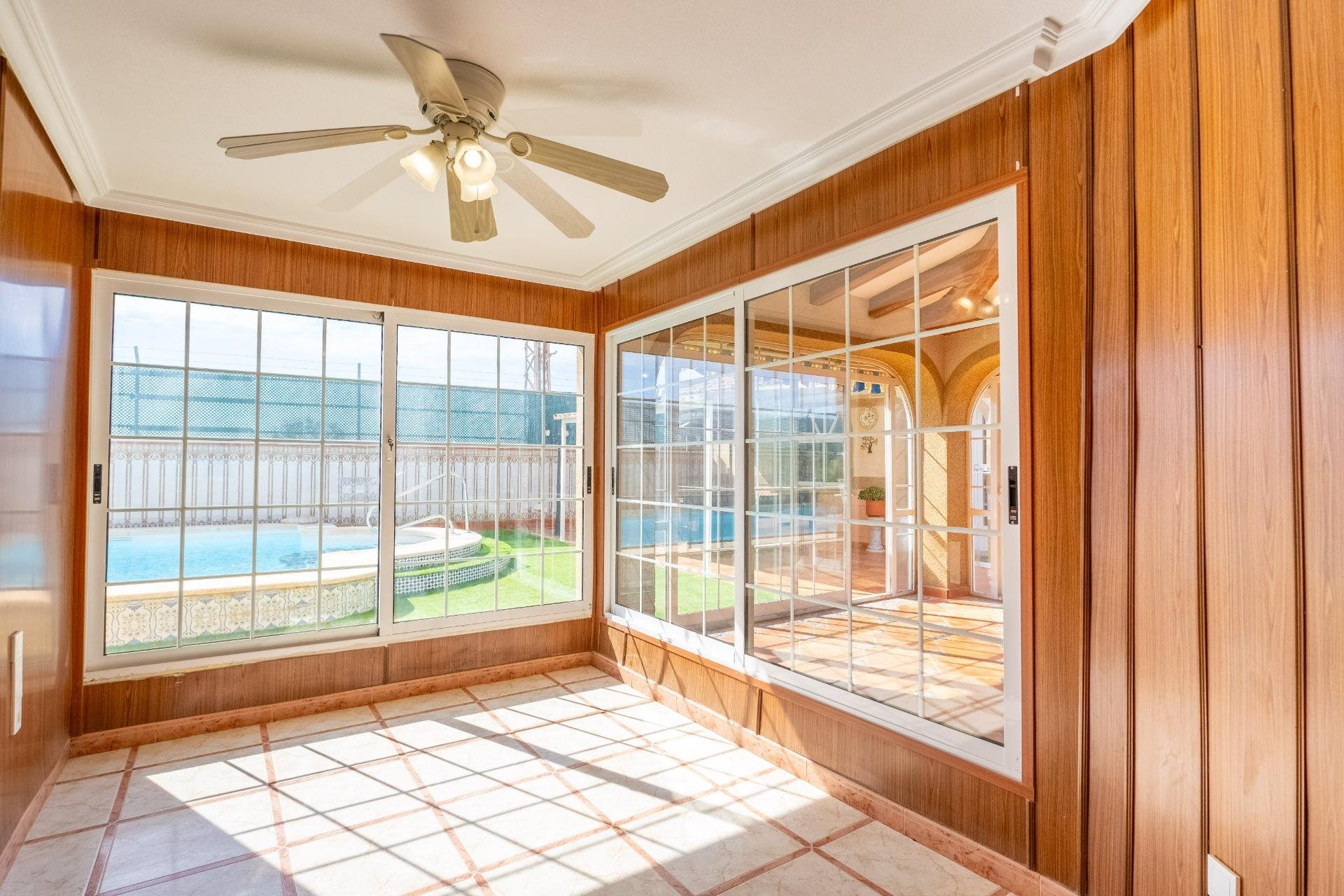 Resale - Villa * - Torrevieja - El chaparral *