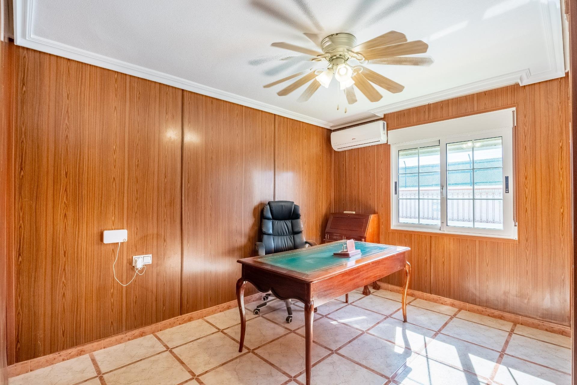 Resale - Villa * - Torrevieja - El chaparral *