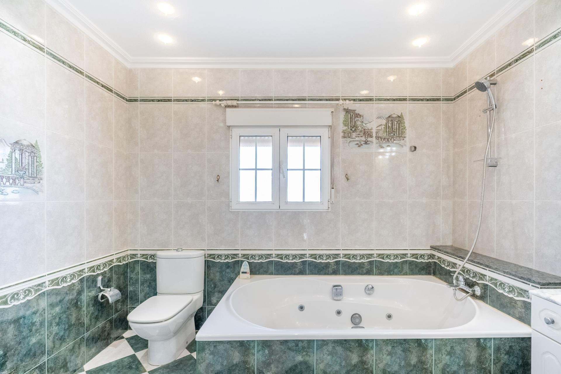 Resale - Villa * - Torrevieja - El chaparral *